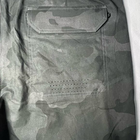 HOWITZER Men's Camo Athletic Shorts - Gray - Picture 5 of 7